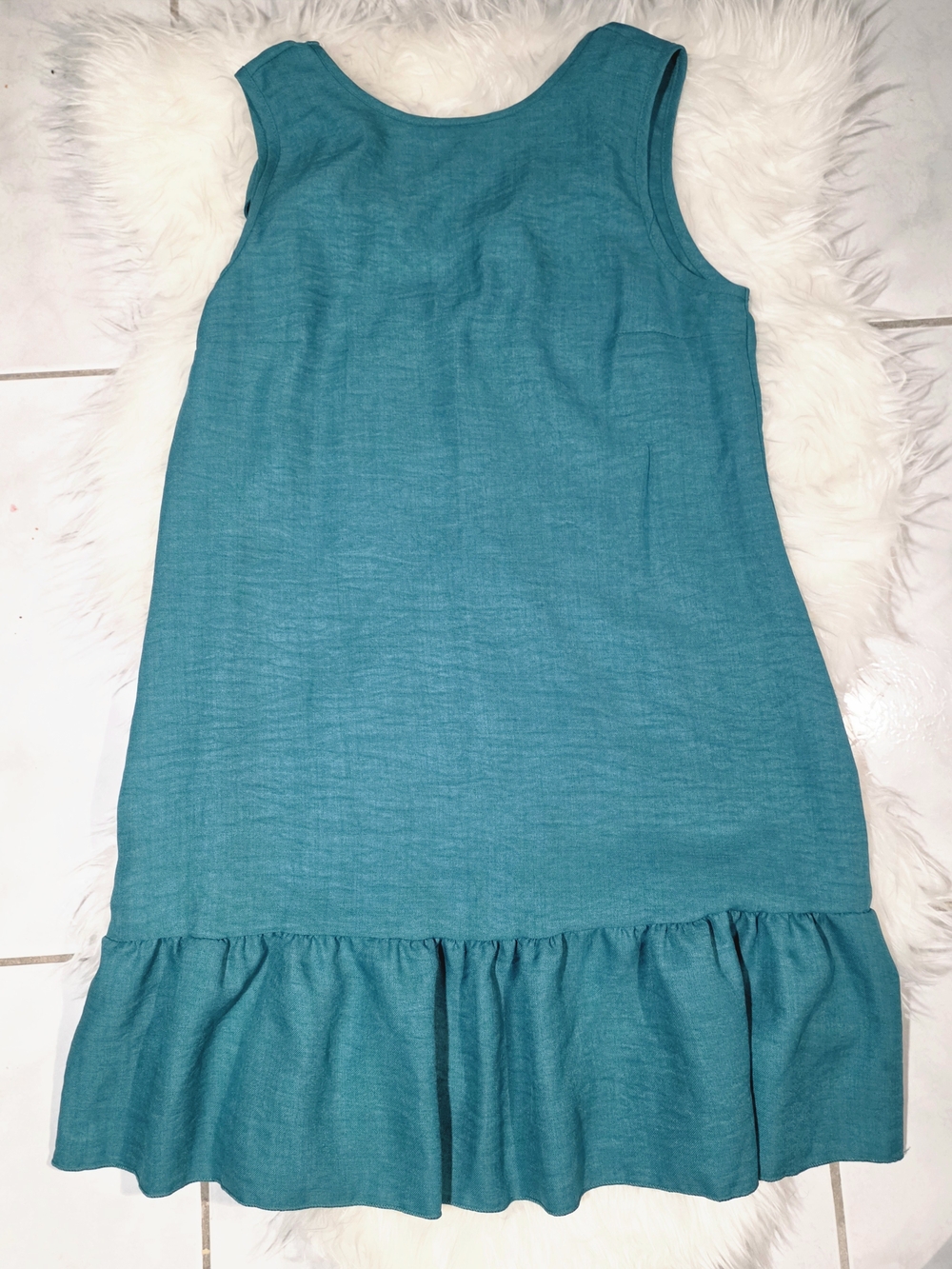 Woman Sleeveless Ruffle-Hem Dress in Teal